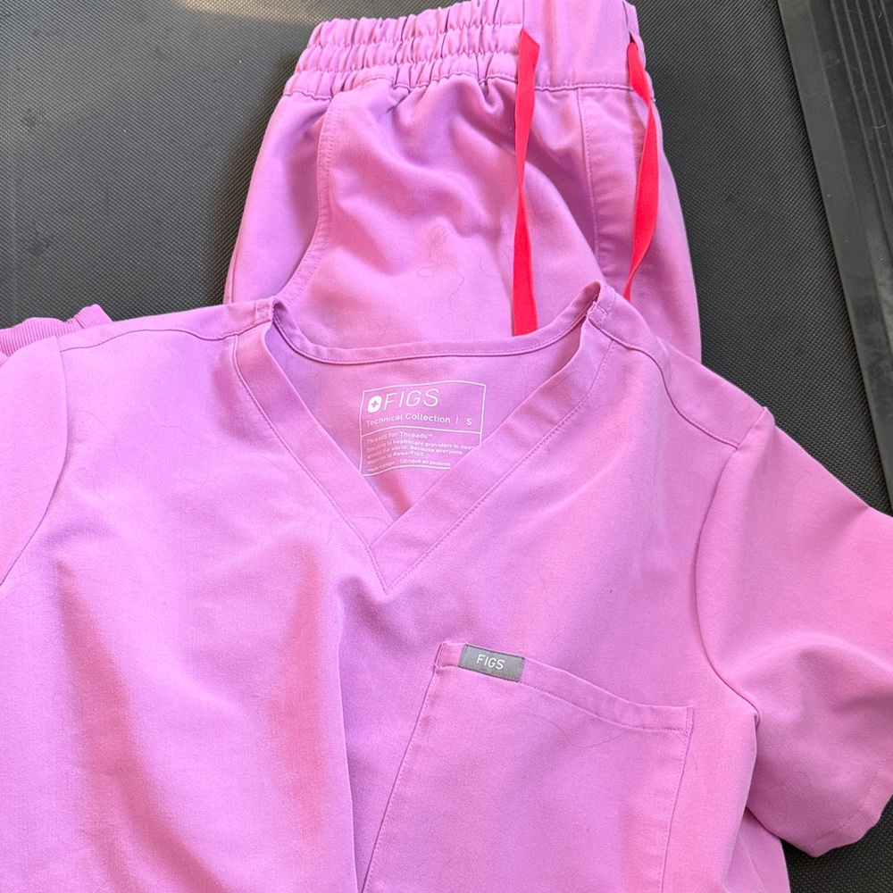 Figs cloud pink Scrub Set